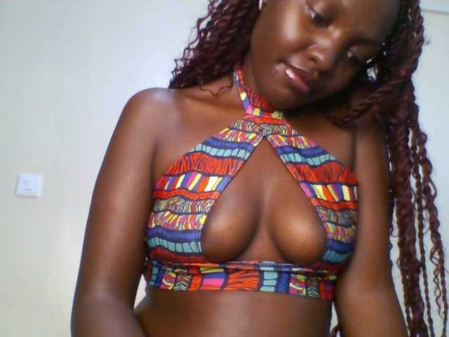 Leslie-ann1 live cam on BongaCams
