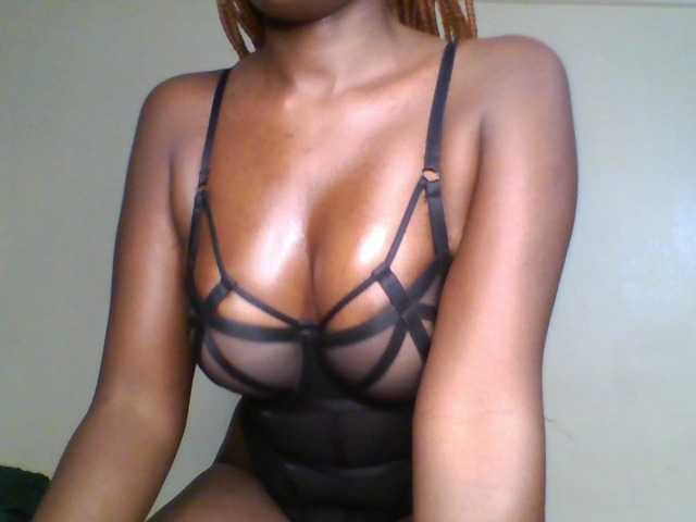 Leslie-ann1 live cam on BongaCams