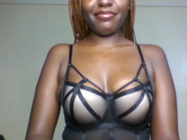 Leslie-ann live webcam show