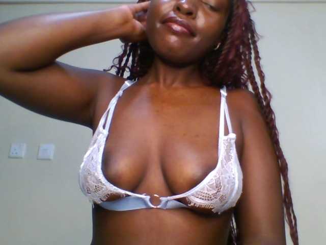 Leslie-ann1 live cam on BongaCams