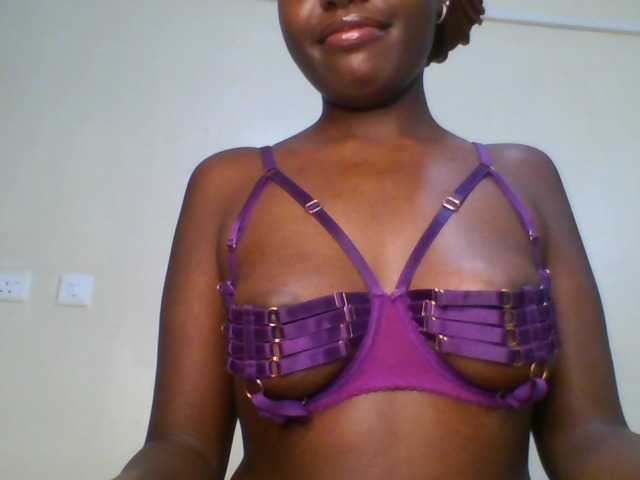 Leslie-ann1 live cam on BongaCams