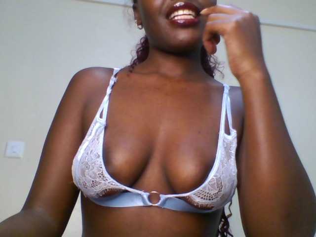 Leslie-ann1 live cam on BongaCams
