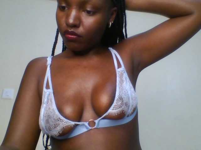 Leslie-ann1 live cam on BongaCams