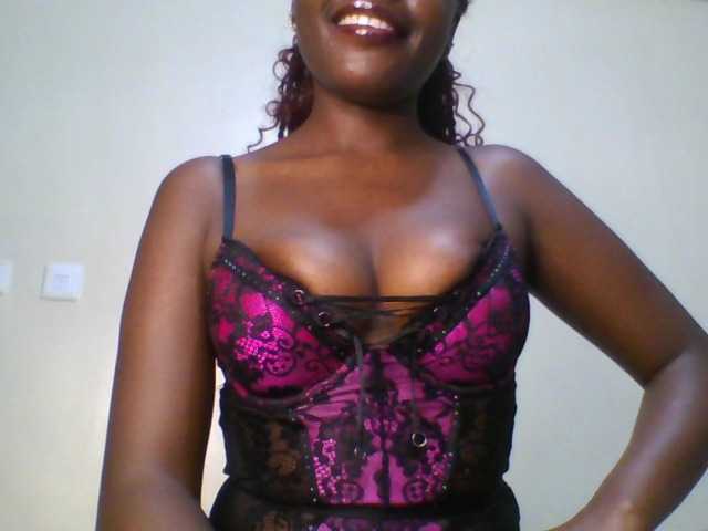 Leslie-ann1 live cam on BongaCams