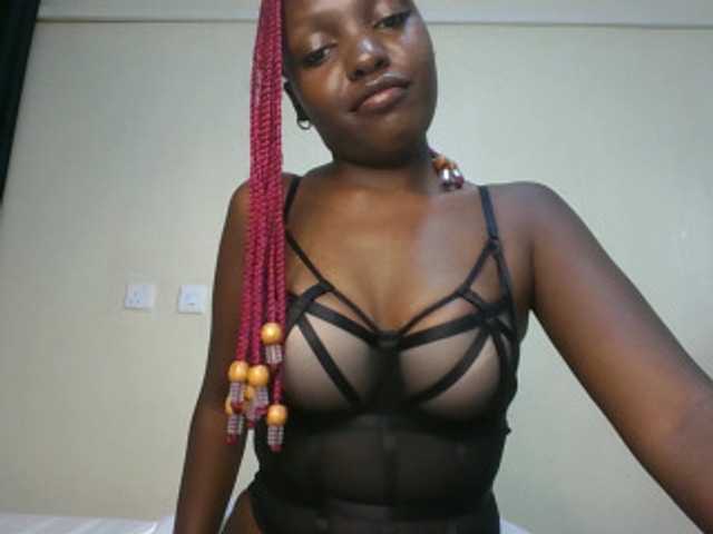 Leslie-ann1 live cam on BongaCams