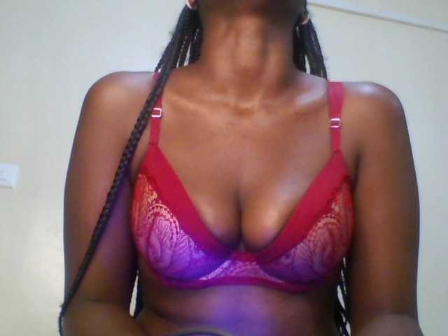 Leslie-ann1 live cam on BongaCams