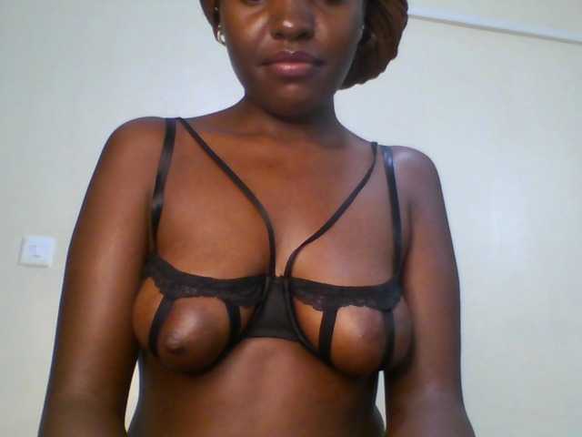 Leslie-ann1 live cam on BongaCams