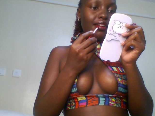 Leslie-ann1 live cam on BongaCams