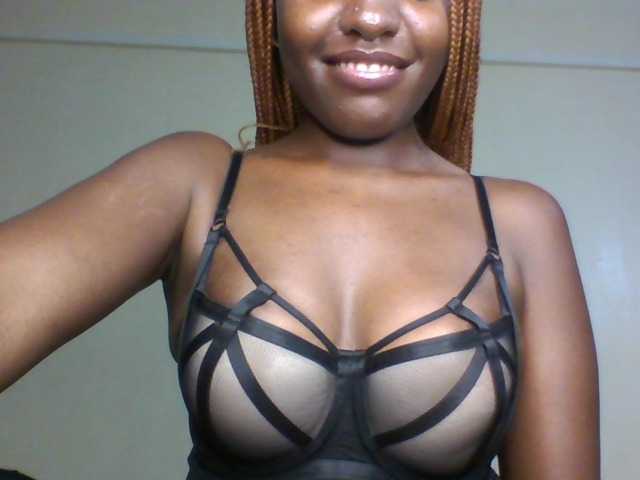 Leslie-ann live webcam show