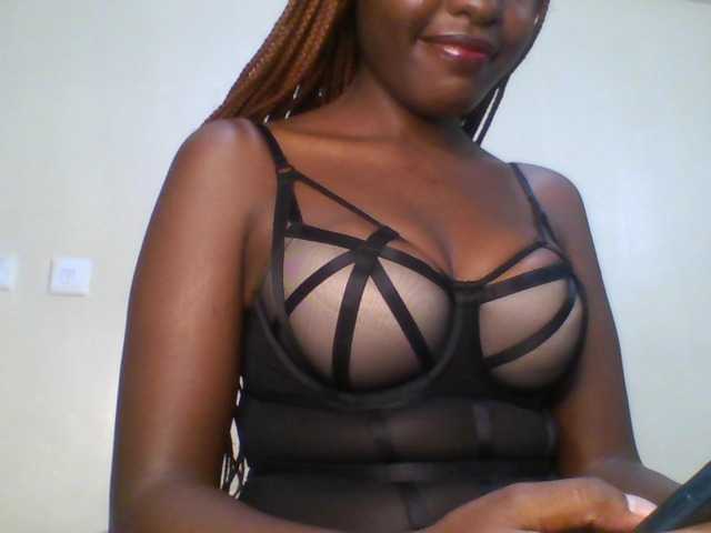 Leslie-ann1 live cam on BongaCams