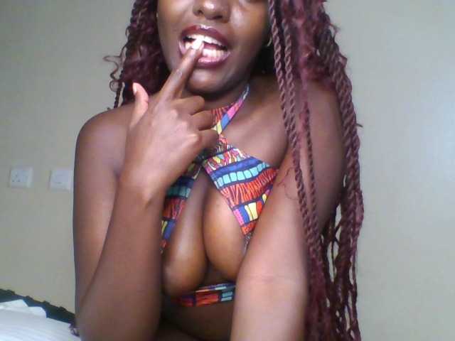 Leslie-ann1 live cam on BongaCams