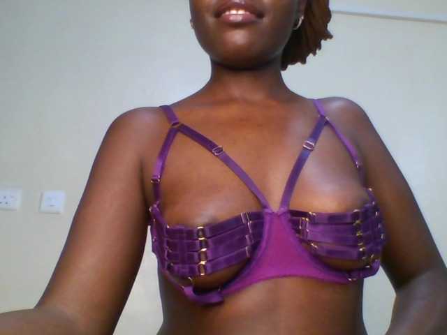 Leslie-ann1 live cam on BongaCams