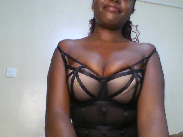 Leslie-ann1 live cam on BongaCams