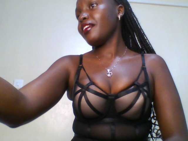 Leslie-ann1 live cam on BongaCams