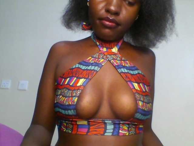 Leslie-ann1 live cam on BongaCams