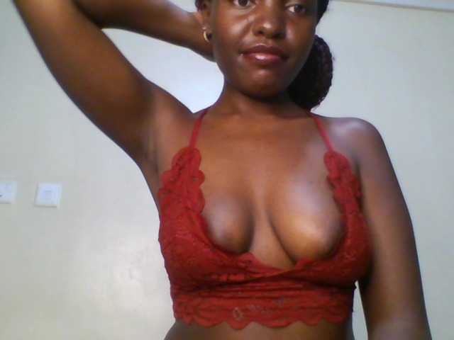 Leslie-ann1 live cam on BongaCams
