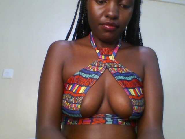 Leslie-ann1 live cam on BongaCams