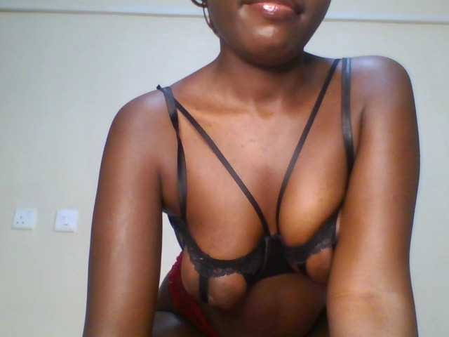 Leslie-ann1 live cam on BongaCams