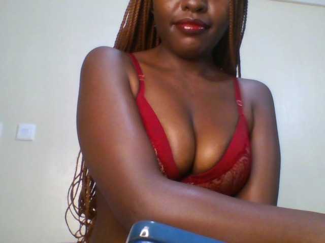 Leslie-ann1 live cam on BongaCams