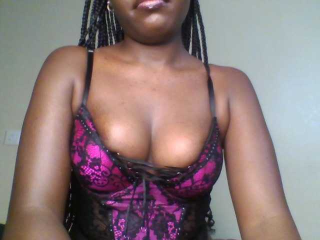 Leslie-ann1 live cam on BongaCams