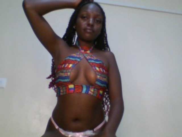 le modèle Leslie-ann est en webcam porno dans un show sur le site bongacams, il possède les tags suivants: Ebony,Brunette,Shaved