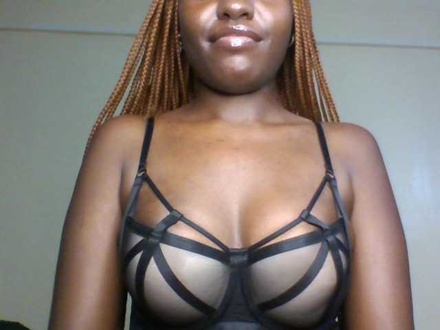 Leslie-ann live webcam show