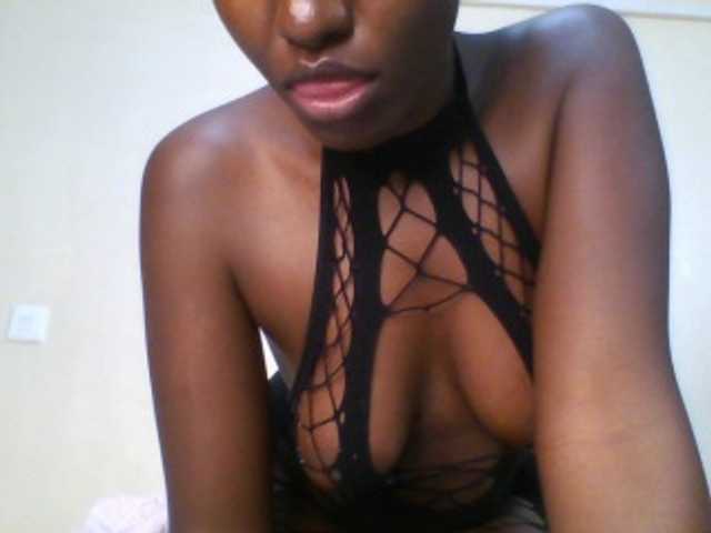 Leslie-ann1's BongaCams show and profile