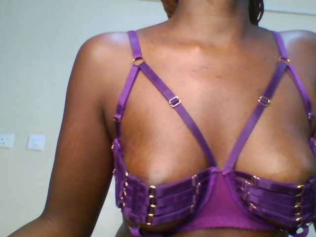 Leslie-ann1 live cam on BongaCams