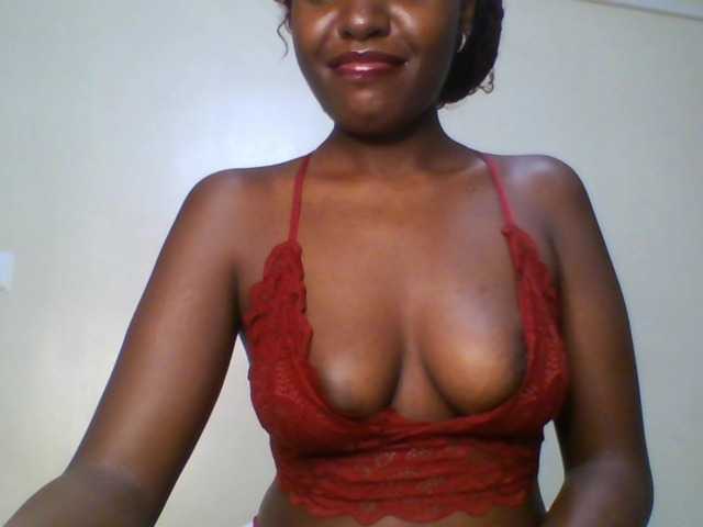 Leslie-ann1 live cam on BongaCams