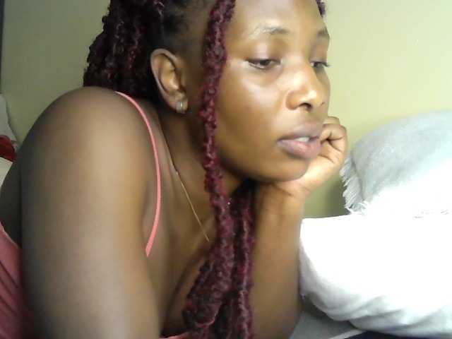 le modèle Prettystephy est en webcam porno dans un show sur le site bongacams, il possède les tags suivants: Ebony,Brunette,Hairy