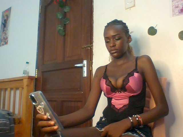 VelvetDesire live cam on BongaCams