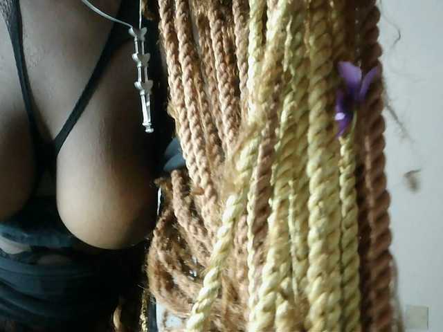 VelvetDesire's BongaCams show and profile