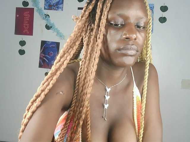 VelvetDesire's BongaCams show and profile