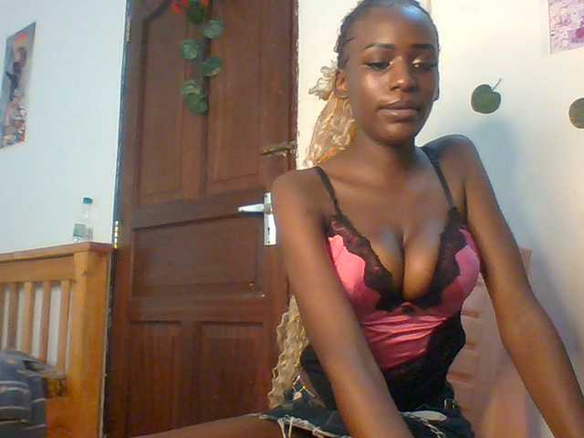 VelvetDesire live cam on BongaCams