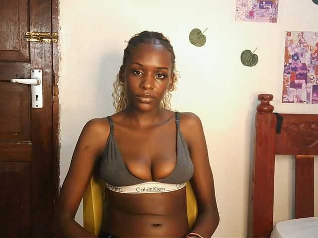 VelvetDesire live cam on BongaCams
