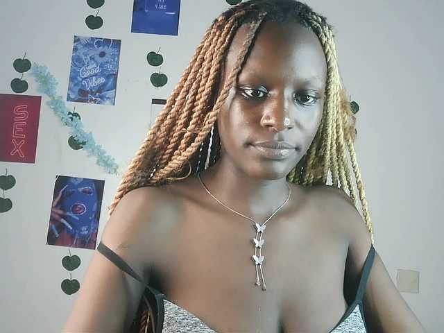 VelvetDesire's BongaCams show and profile