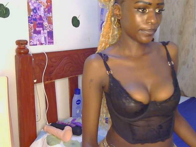 VelvetDesire live cam on BongaCams