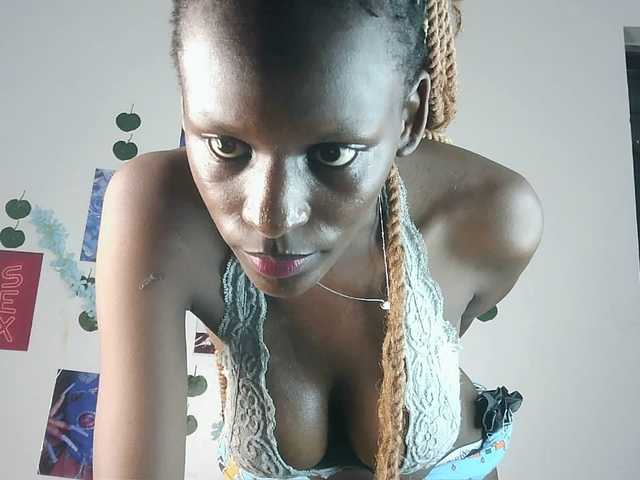 VelvetDesire's BongaCams show and profile