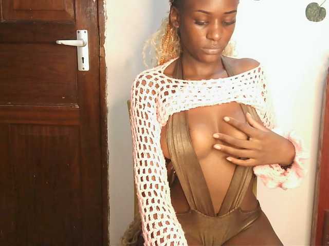 VelvetDesire live cam on BongaCams