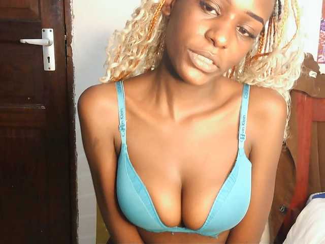VelvetDesire live cam on BongaCams