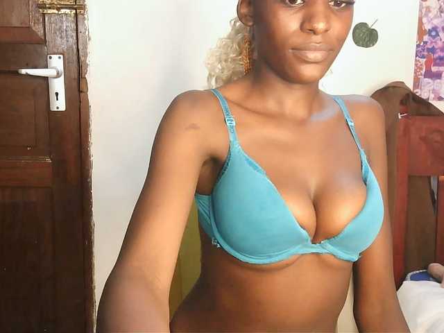 VelvetDesire live cam on BongaCams