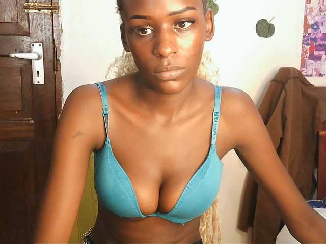 VelvetDesire live cam on BongaCams