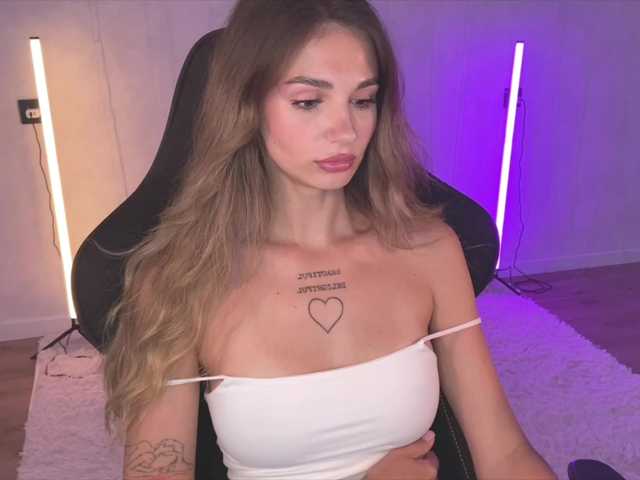 Blue-Berry- live cam on BongaCams