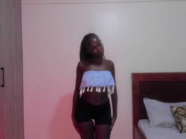 Zara63 live cam on BongaCams