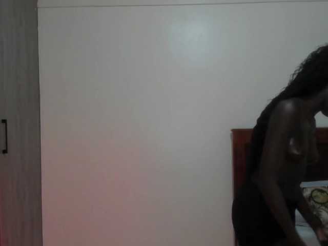 Zara63 live cam on BongaCams