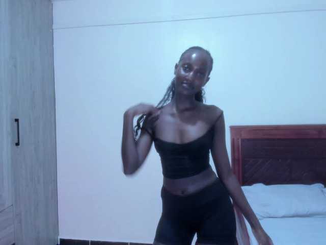 Zara63 live cam on BongaCams
