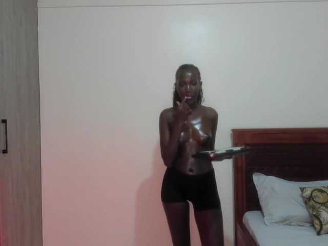 Zara63 live cam on BongaCams