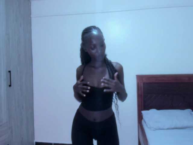 Zara63 live cam on BongaCams