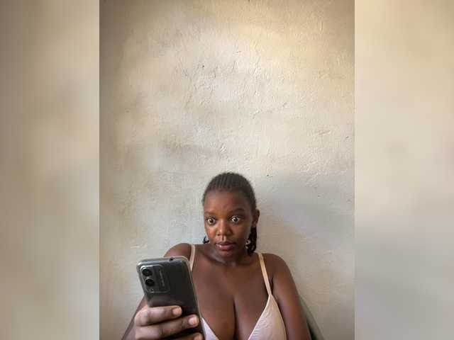 Ellabellaa Live Cam and Statistics on UnifiedCams