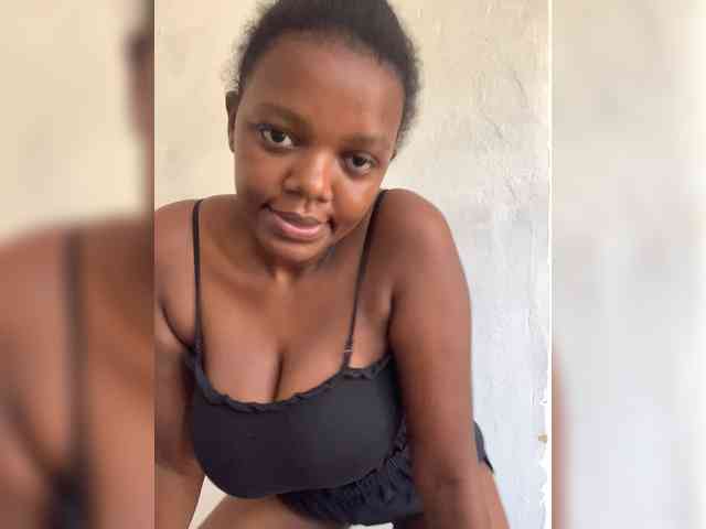Ellabellaa webcam